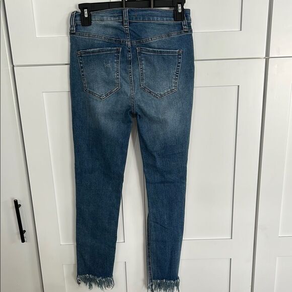 Free People Blue Distressed Frayed Ankle Jeans - Sz 26 - EUC - Picture 4 of 6